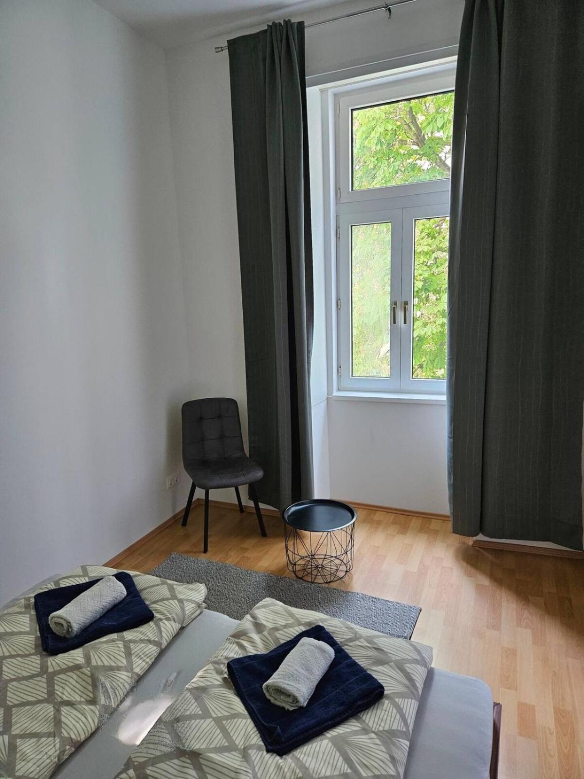 At Westbahnhof I Close To Shopping Street & Metro Apartamento Viena