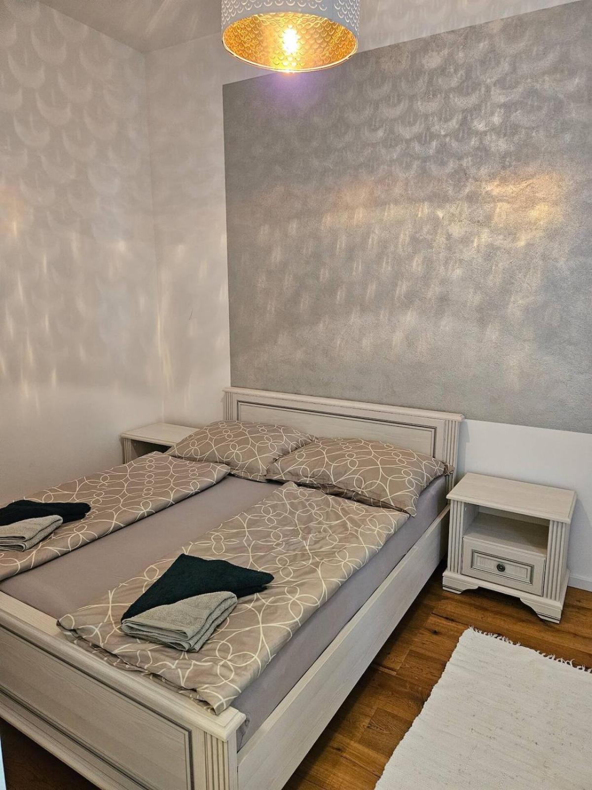 At Westbahnhof I Close To Shopping Street & Metro Apartamento