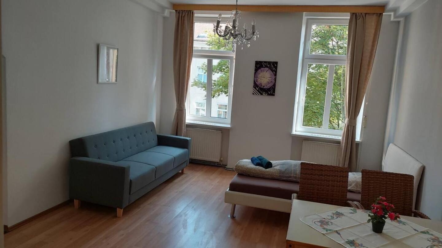 At Westbahnhof I Close To Shopping Street & Metro * Viena